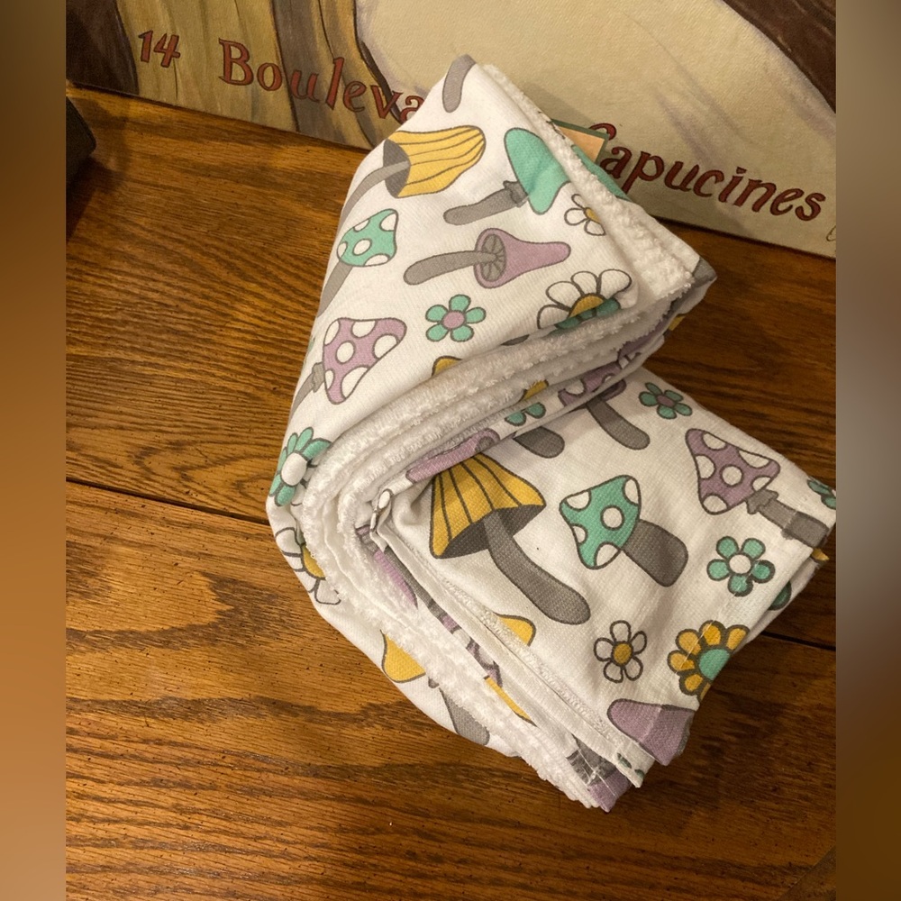 Kitchen Towel Set - 3, Mushrooms - NWT - Picture 2 of 4